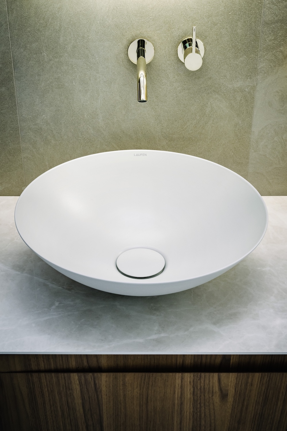 Foto Geglazuurd staal zet de badkamer in een nieuw licht FotoGeglazuurd staal zet de badkamer in een nieuw licht